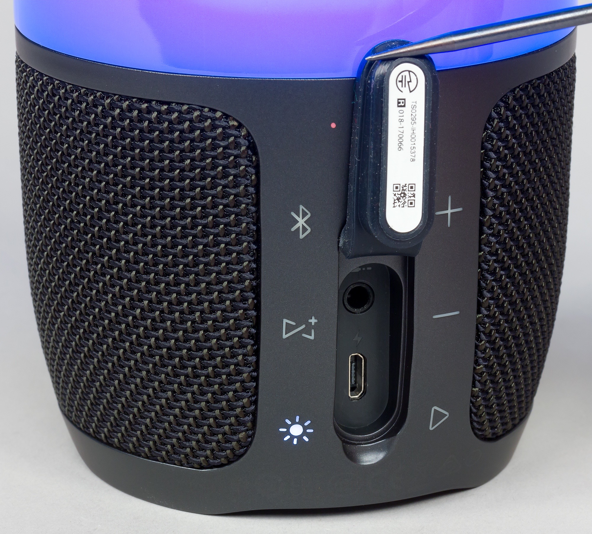 Обзор Bluetooth-колонки JBL Pulse 3: обновленная магия света и звука